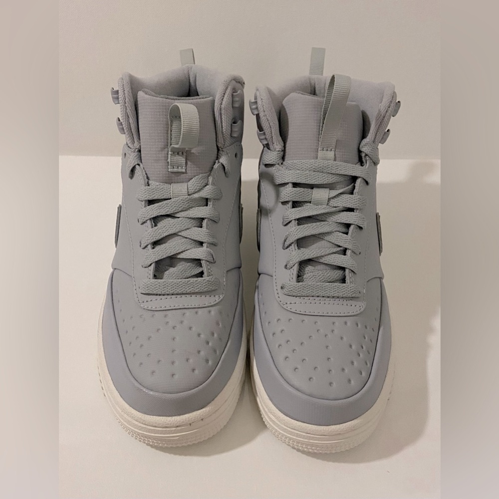 Nike Men’s High-Top Athletic Sneakers in Light Gray and White - Picture 2 of 6